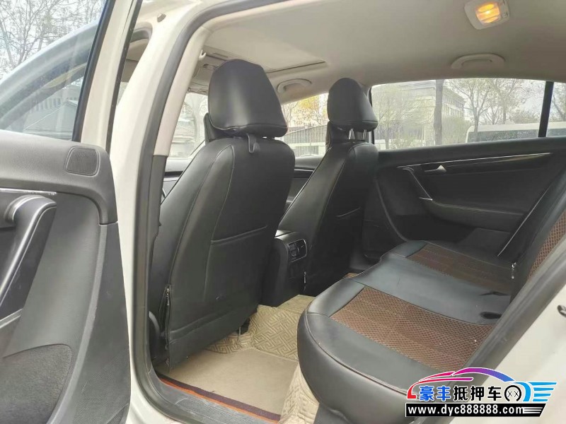 13年大众迈腾轿车抵押车出售