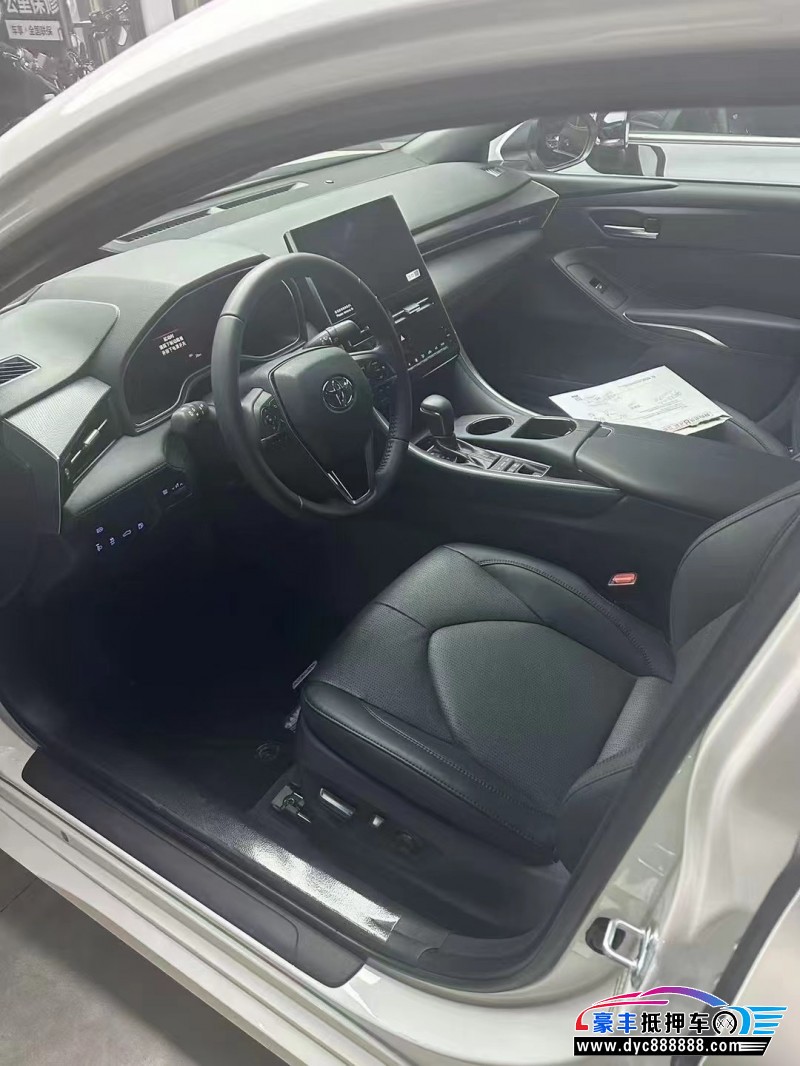 25年丰田亚洲龙轿车抵押车出售