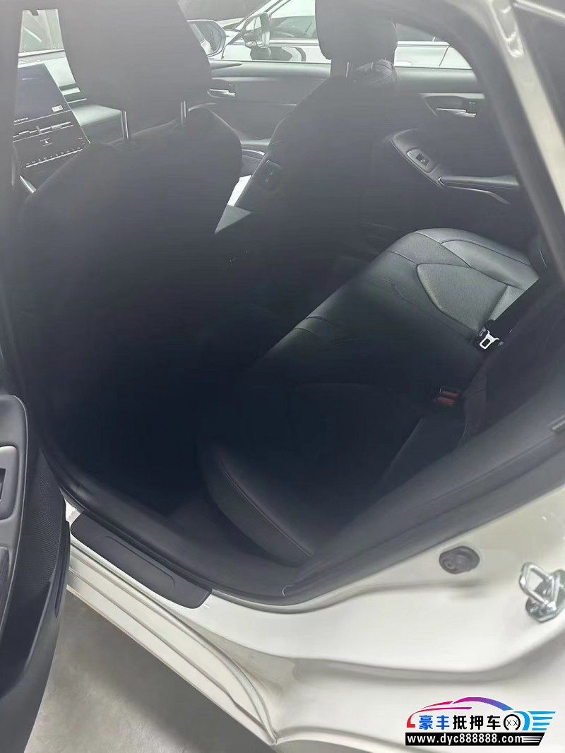 25年丰田亚洲龙轿车抵押车出售