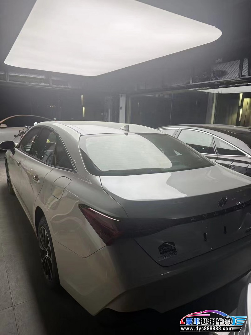 25年丰田亚洲龙轿车抵押车出售