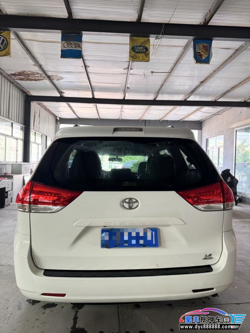 15年丰田塞纳轿车抵押车出售