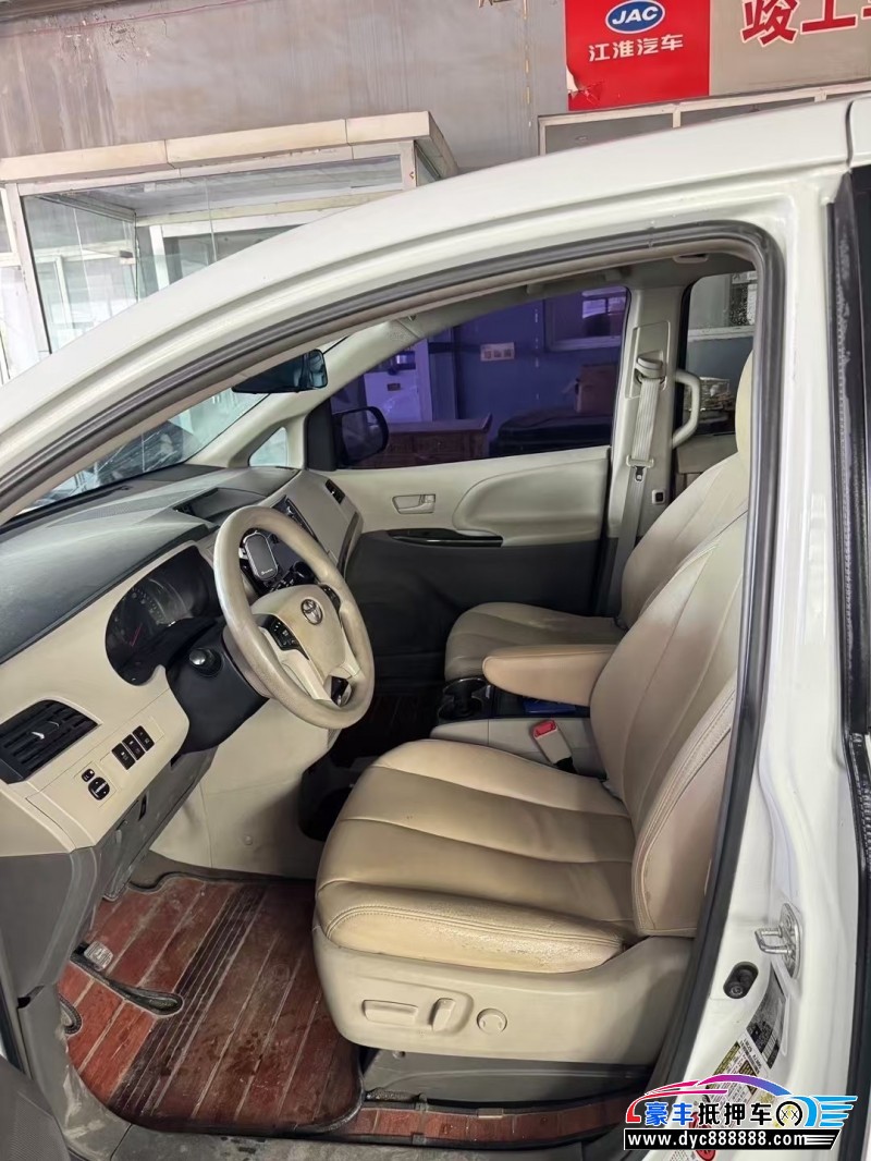 15年丰田塞纳轿车抵押车出售