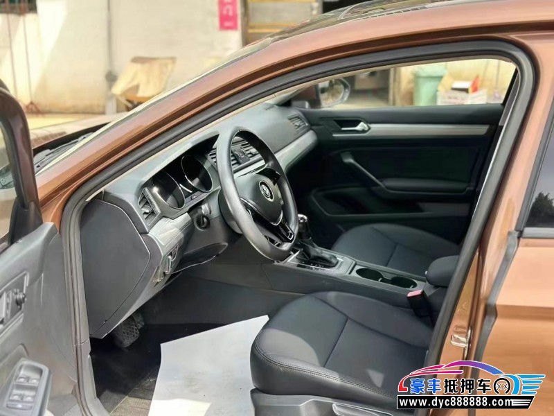 17年大众凌渡轿车抵押车出售