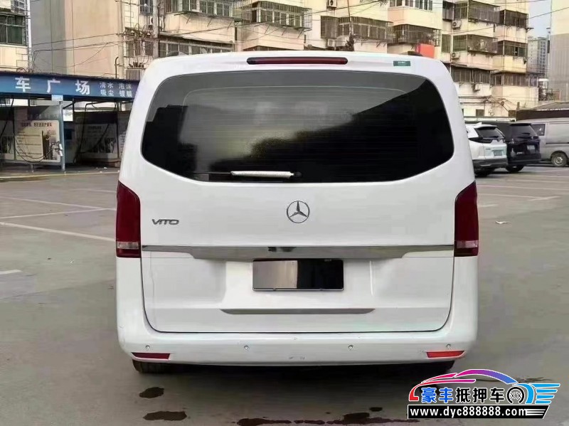 17年奔驰威霆轿车抵押车出售