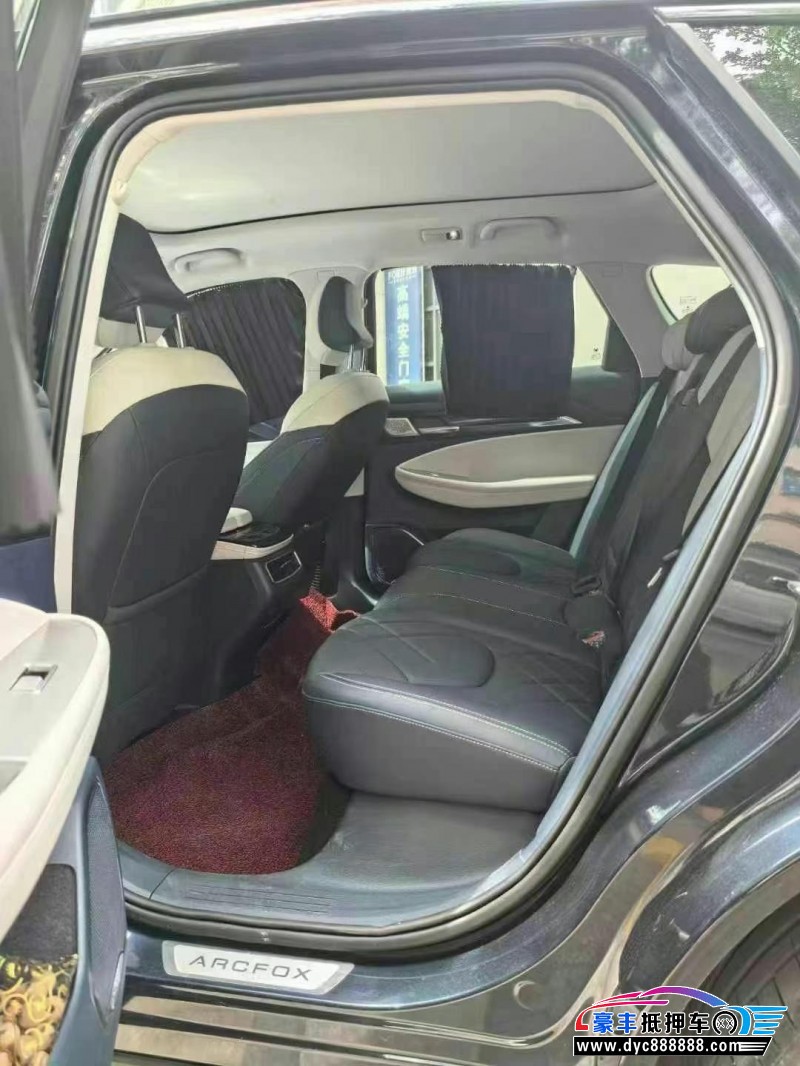 24年极狐阿尔法T轿车抵押车出售