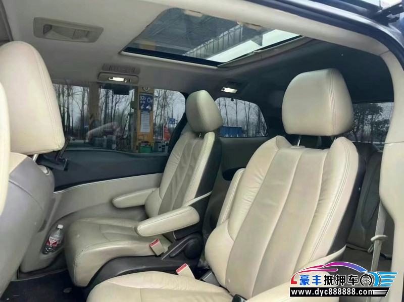 13年别克GL8轿车抵押车出售