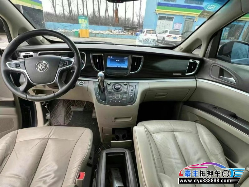 13年别克GL8轿车抵押车出售