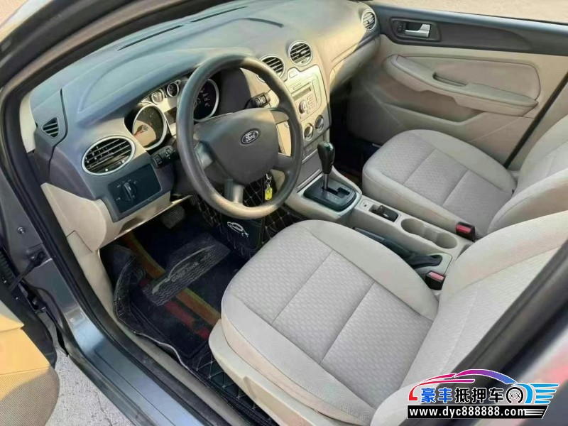 12年福特福克斯轿车抵押车出售