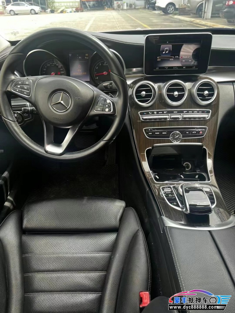 16年奔驰C轿车抵押车出售
