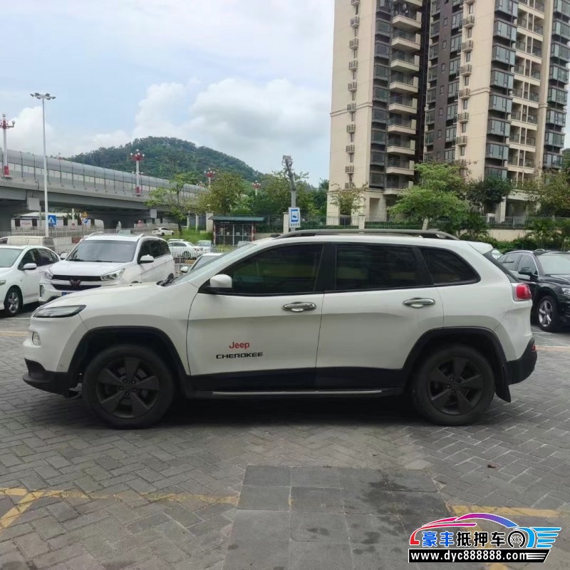 17年Jeep自由光轿车抵押车出售