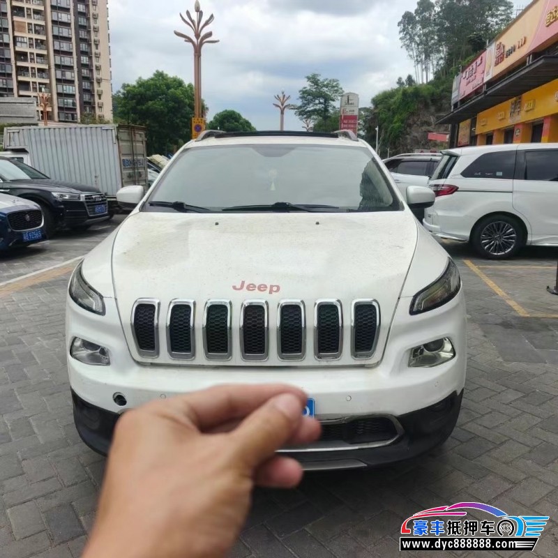 17年Jeep自由光轿车抵押车出售