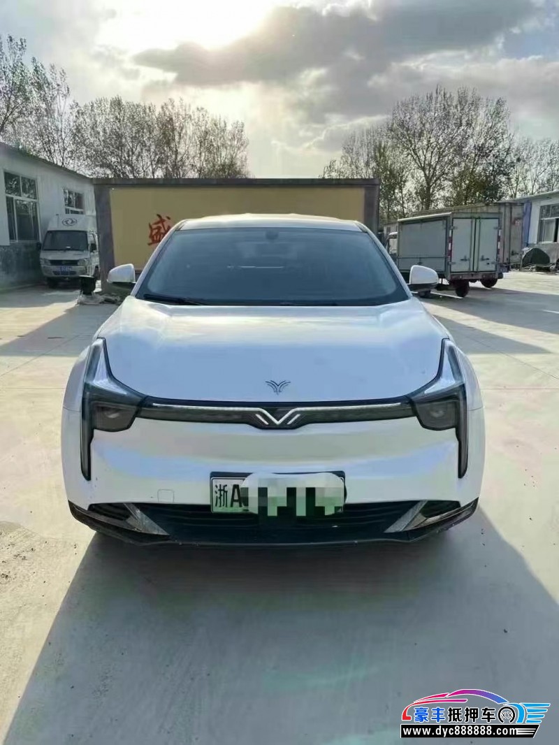 23年哪吒U轿车抵押车出售