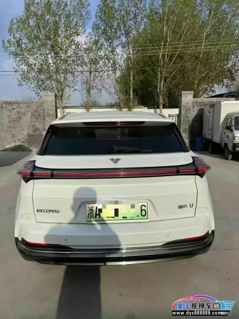 23年哪吒U轿车抵押车出售