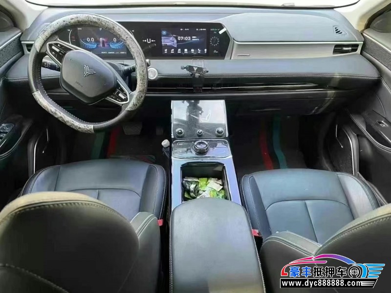 23年哪吒U轿车抵押车出售