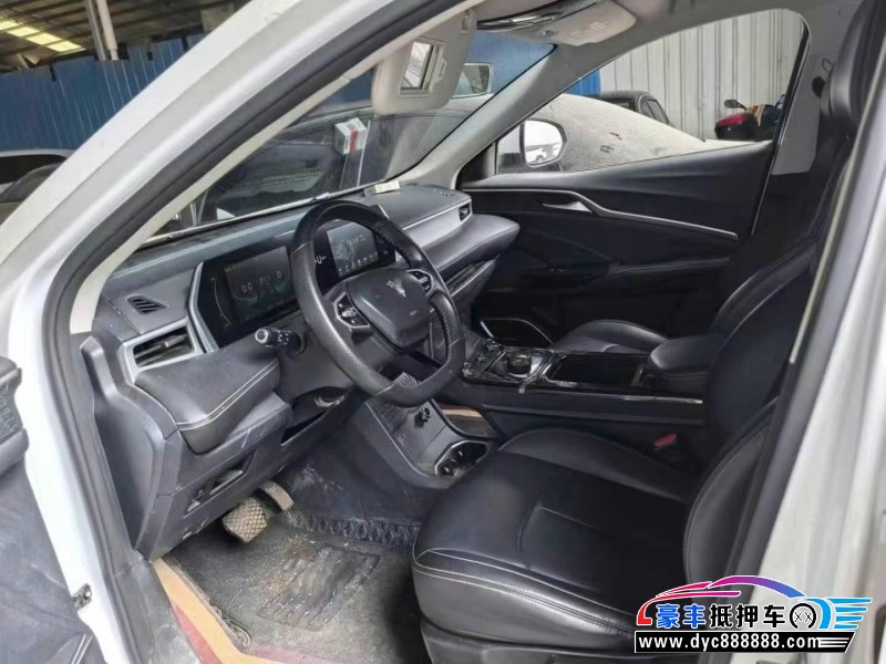 23年哪吒USUV抵押车出售