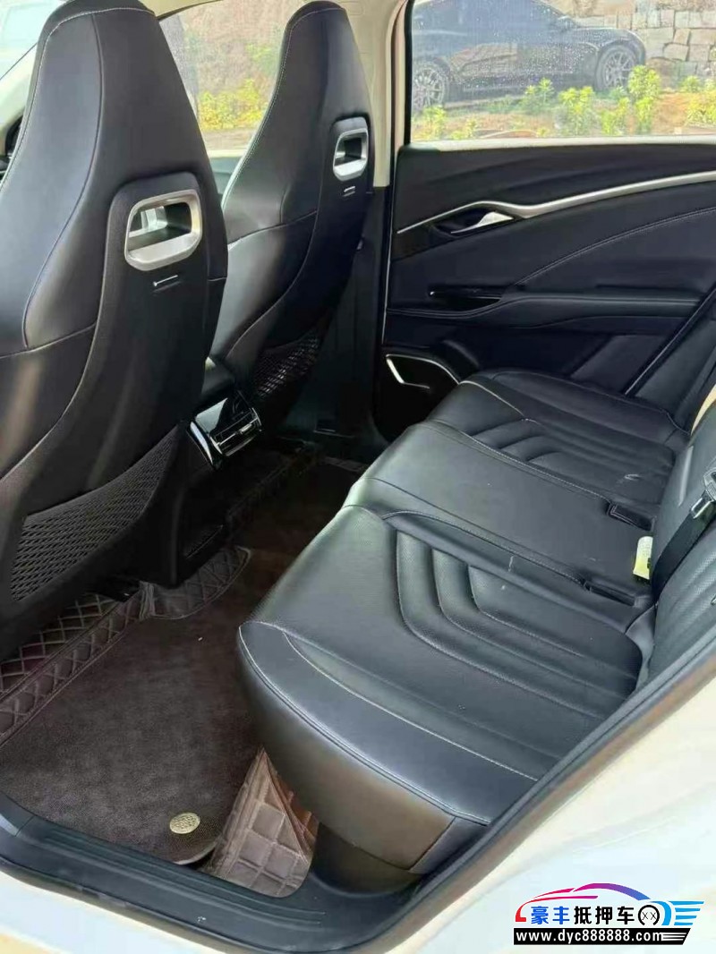 22年哪吒USUV抵押车出售