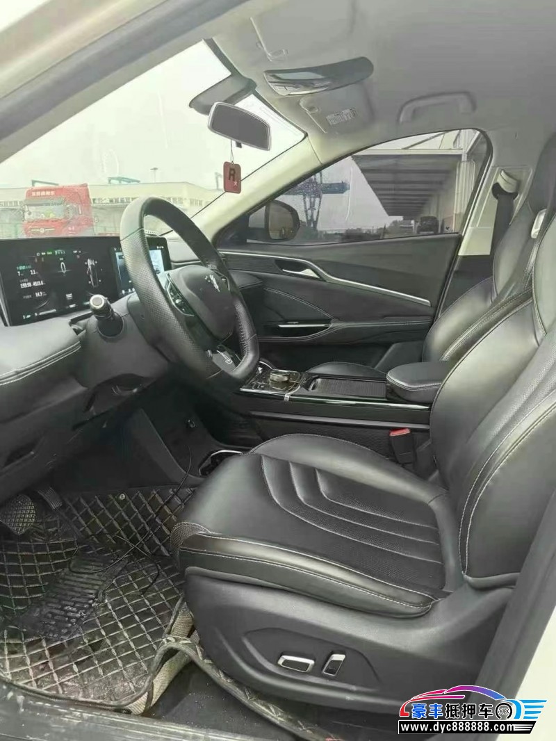 22年哪吒USUV抵押车出售