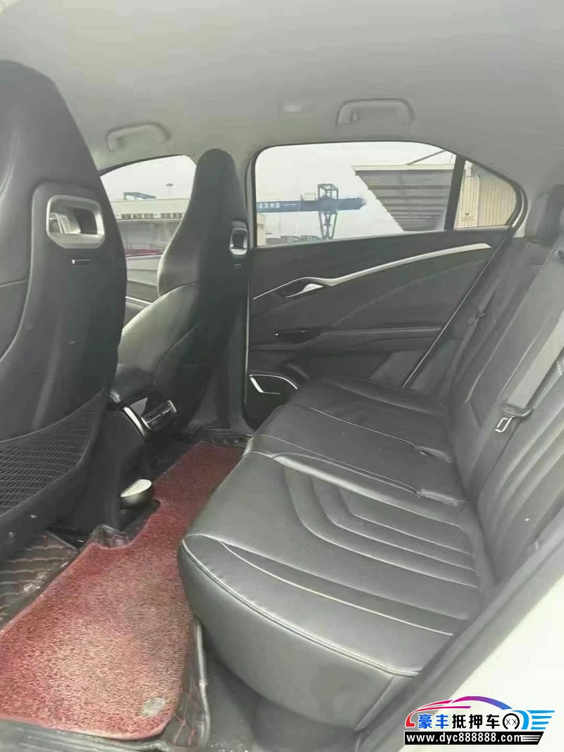 22年哪吒USUV抵押车出售