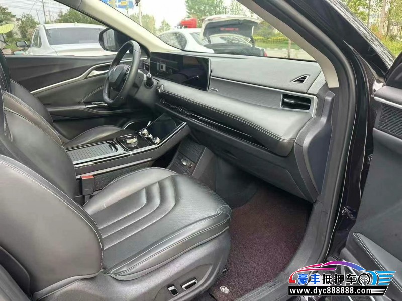 22年哪吒USUV抵押车出售