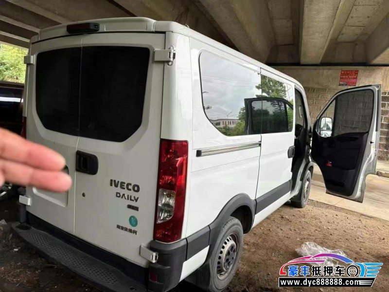 22年依维柯欧盛轿车抵押车出售