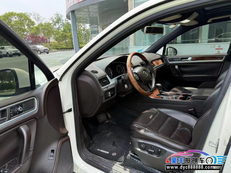 11年大众途锐轿车抵押车出售