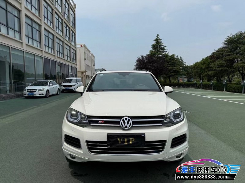 抵押车出售11年大众途锐轿车