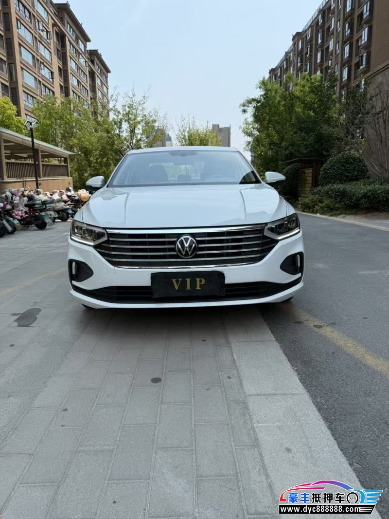 抵押车出售24年大众朗逸轿车