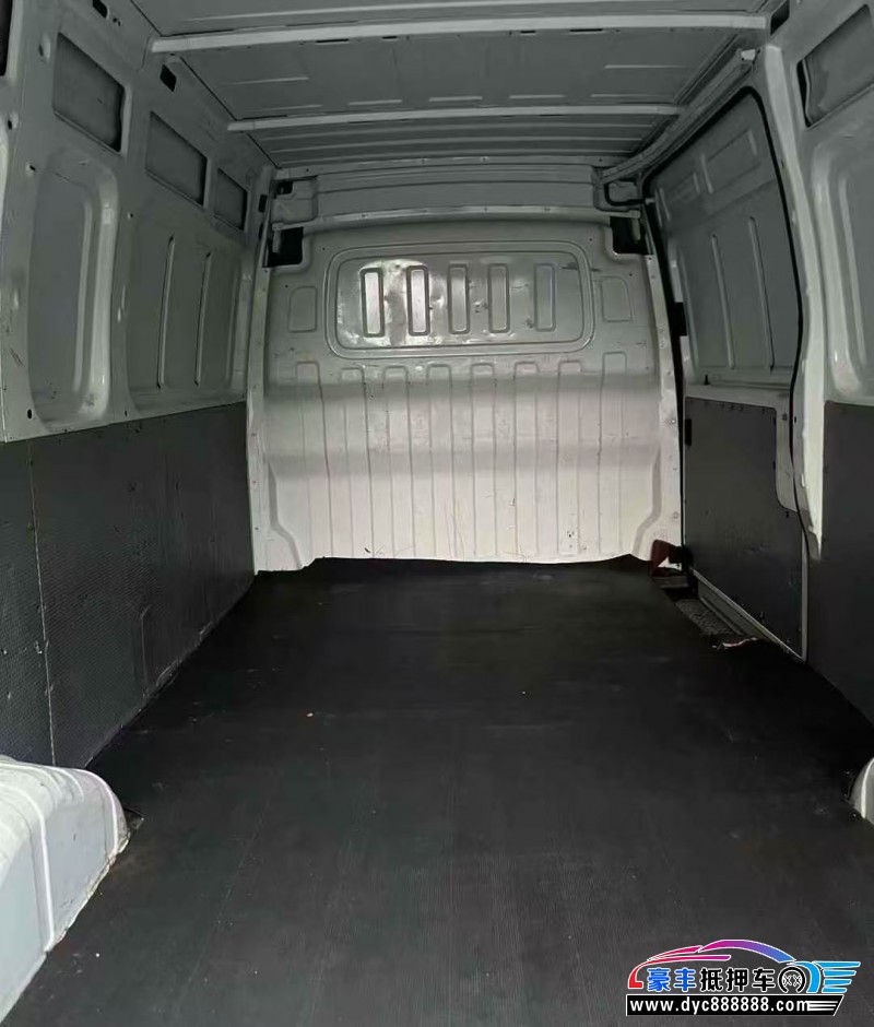 22年上汽大通V80轿车抵押车出售