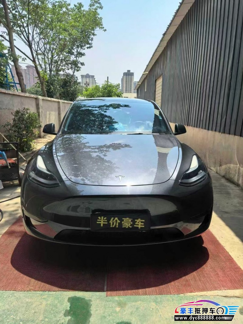 抵押车出售24年特斯拉Model Y轿车