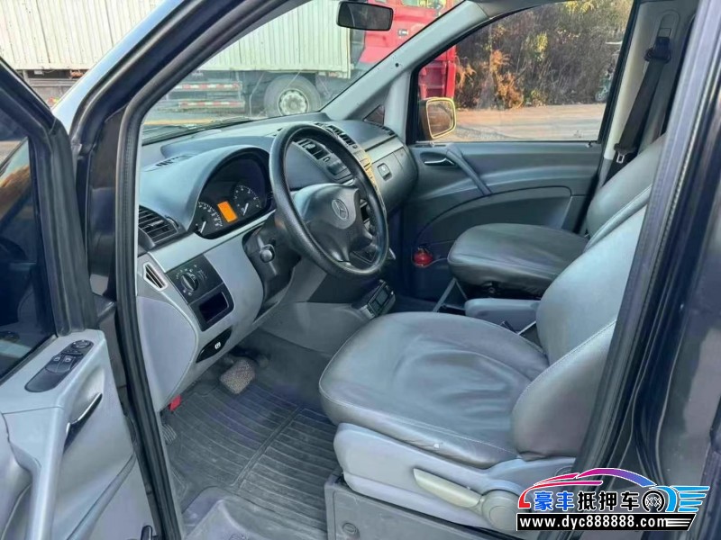 13年奔驰威霆轿车抵押车出售