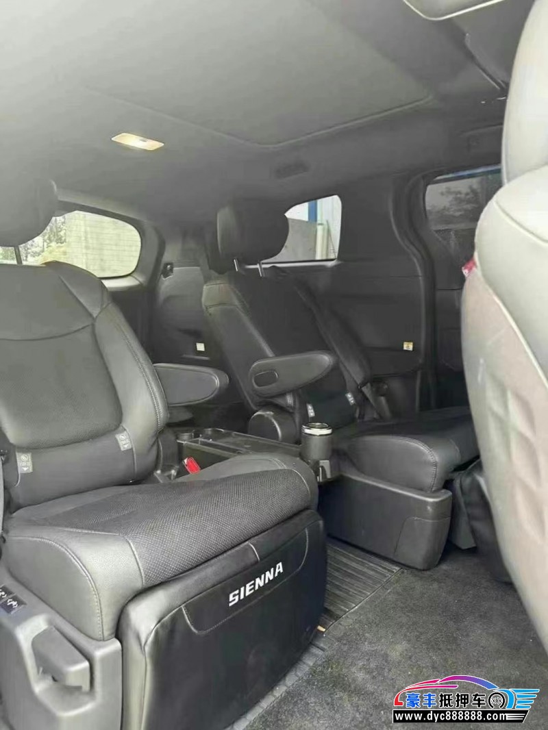 22年丰田塞纳轿车抵押车出售