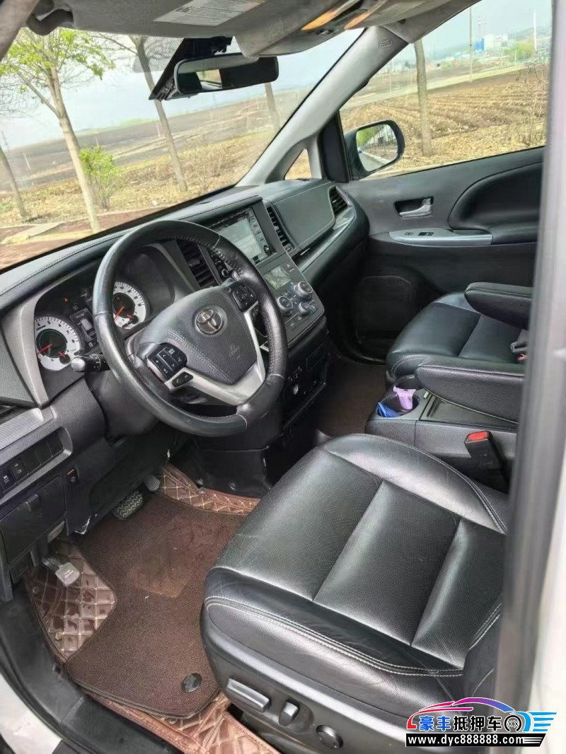 19年丰田塞纳轿车抵押车出售