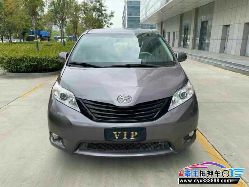 13年丰田塞纳轿车抵押车出售