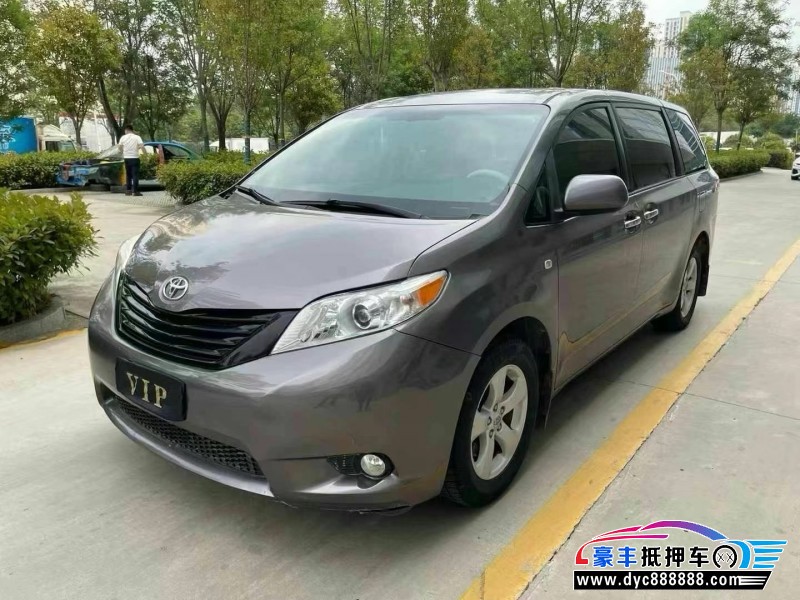 13年丰田塞纳轿车抵押车出售