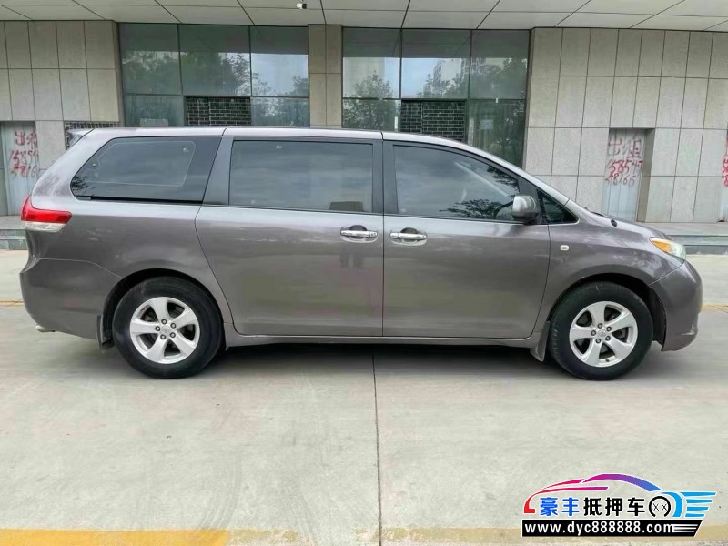 13年丰田塞纳轿车抵押车出售