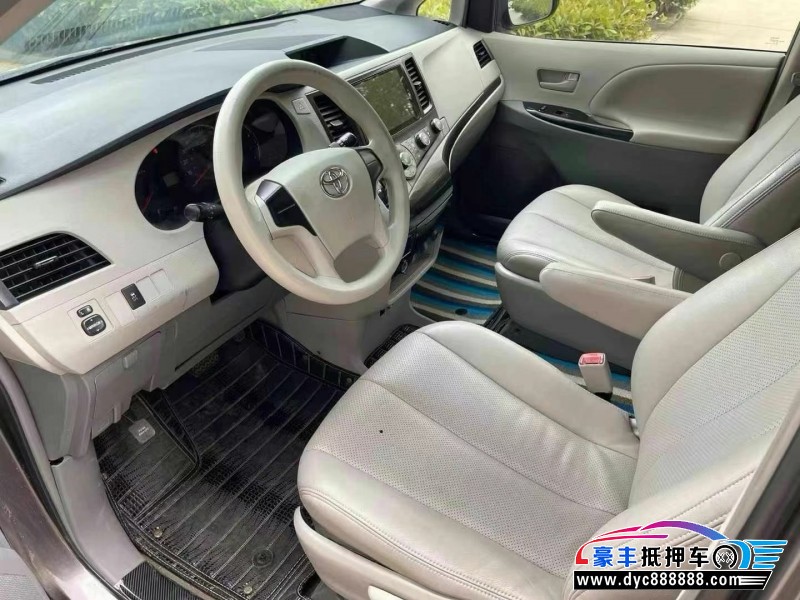 13年丰田塞纳轿车抵押车出售