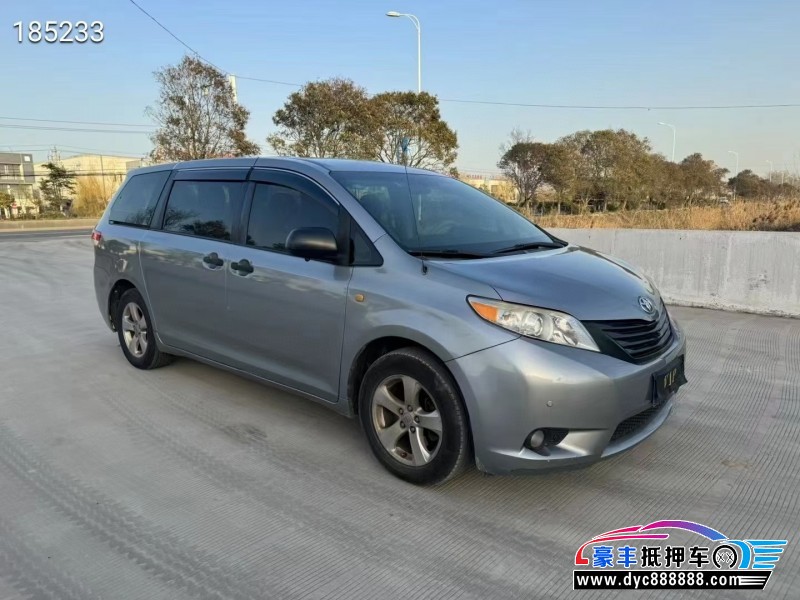 13年丰田塞纳轿车抵押车出售