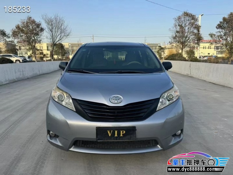 13年丰田塞纳轿车抵押车出售