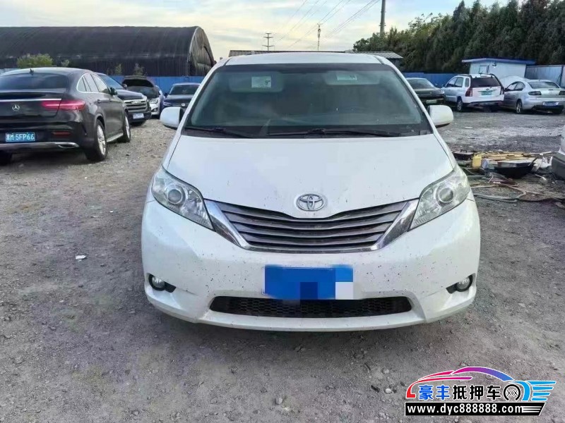 17年丰田塞纳轿车抵押车出售