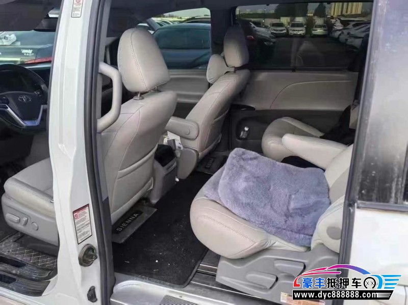 17年丰田塞纳轿车抵押车出售