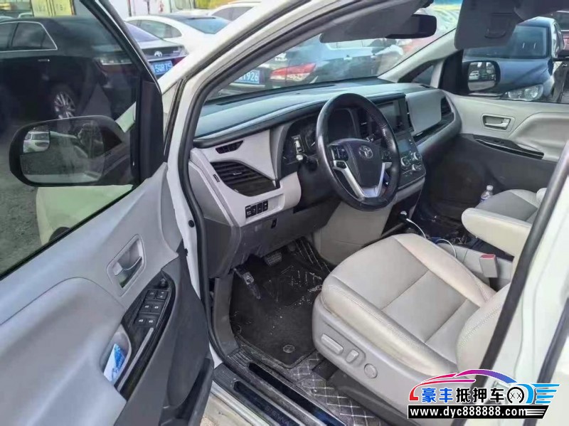 17年丰田塞纳轿车抵押车出售