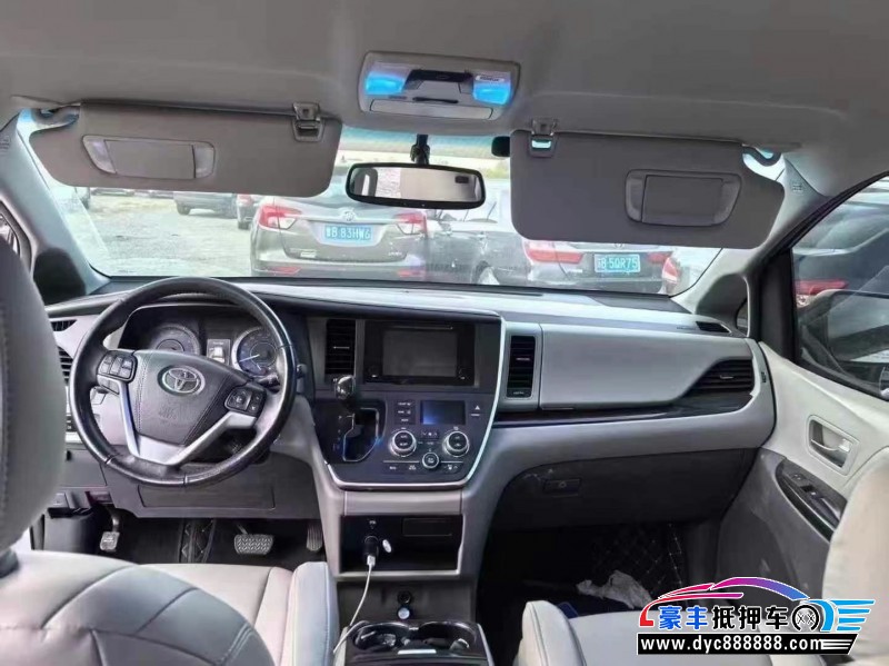 17年丰田塞纳轿车抵押车出售