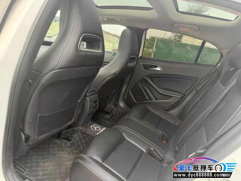 16年奔驰GLA轿车抵押车出售