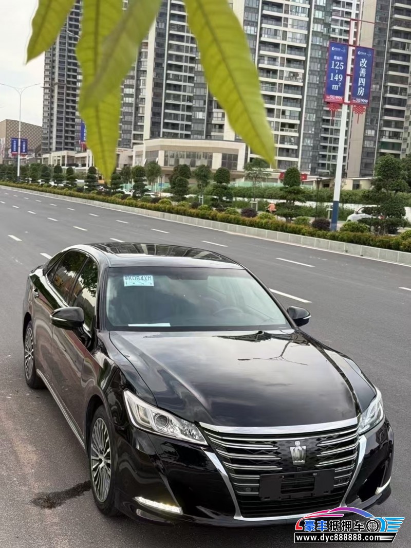 18年丰田皇冠轿车抵押车出售