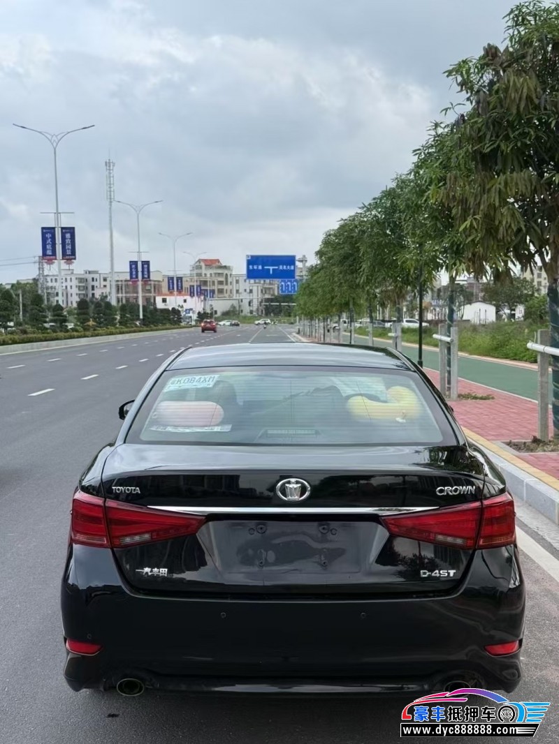 18年丰田皇冠轿车抵押车出售