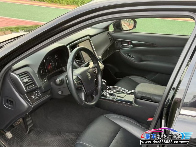 18年丰田皇冠轿车抵押车出售