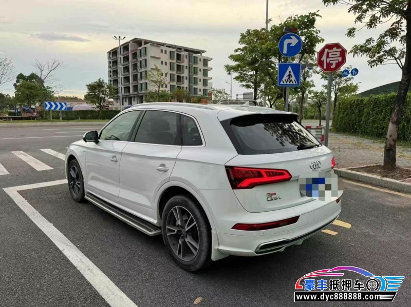 19年奥迪Q5轿车抵押车出售