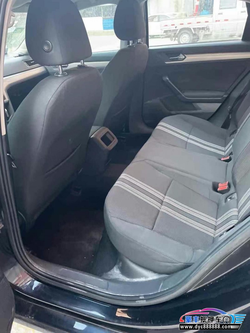 15年大众凌渡轿车抵押车出售