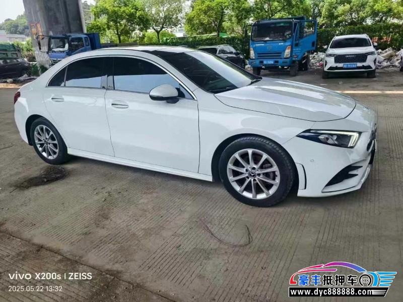 20年奔驰A轿车抵押车出售