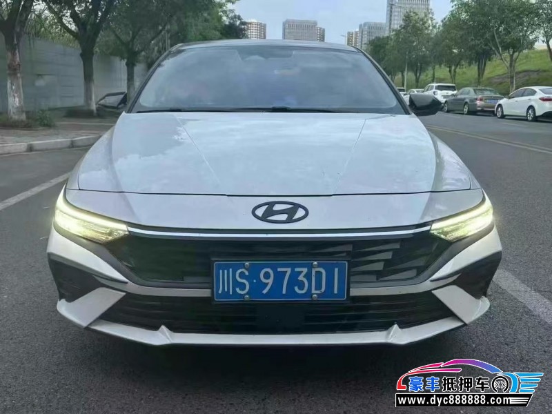 抵押车出售24年现代伊兰特轿车
